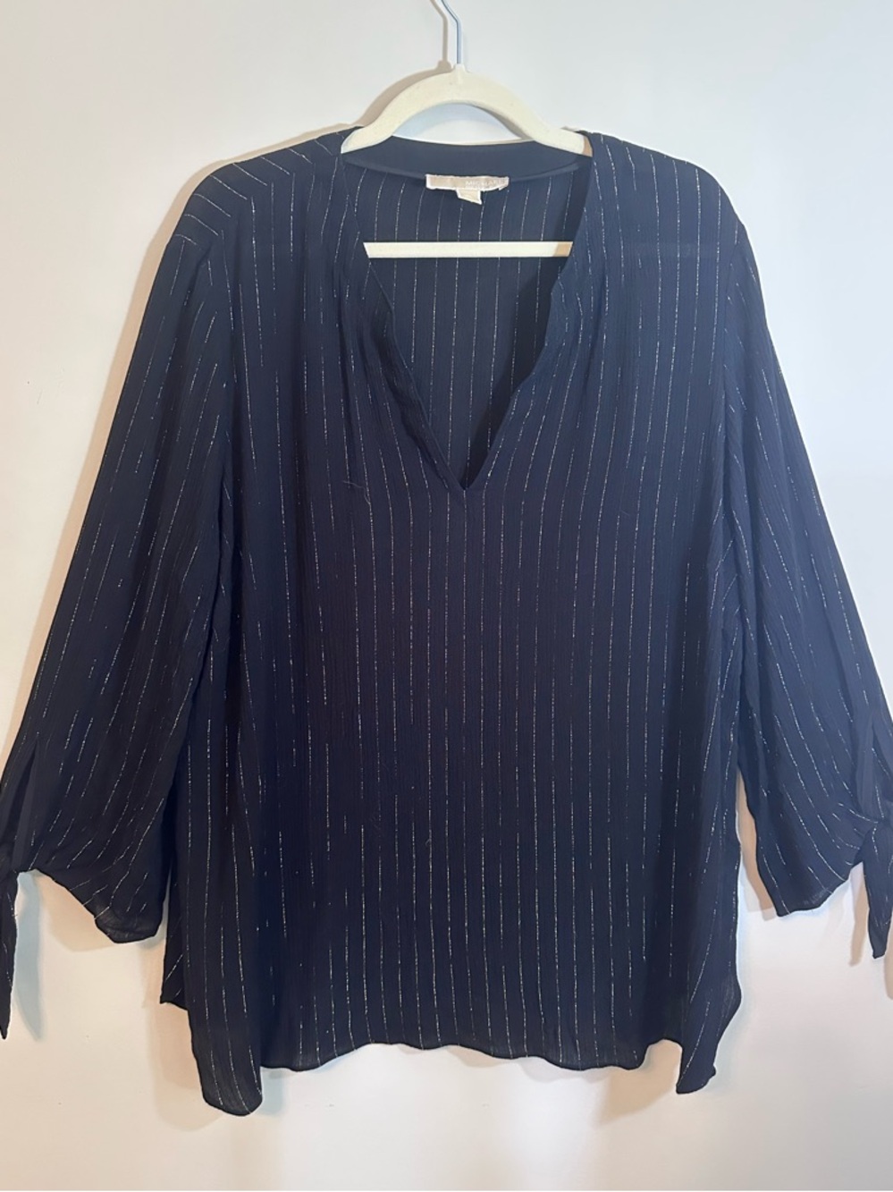 Michael Kors Women’s Black and Gold Pinstripe V-Neck 3/4 Sleeve Blouse Size XL
